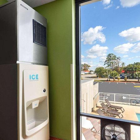 Super 8 By Wyndham Myrtle Beach/Market Common Area Extérieur photo
