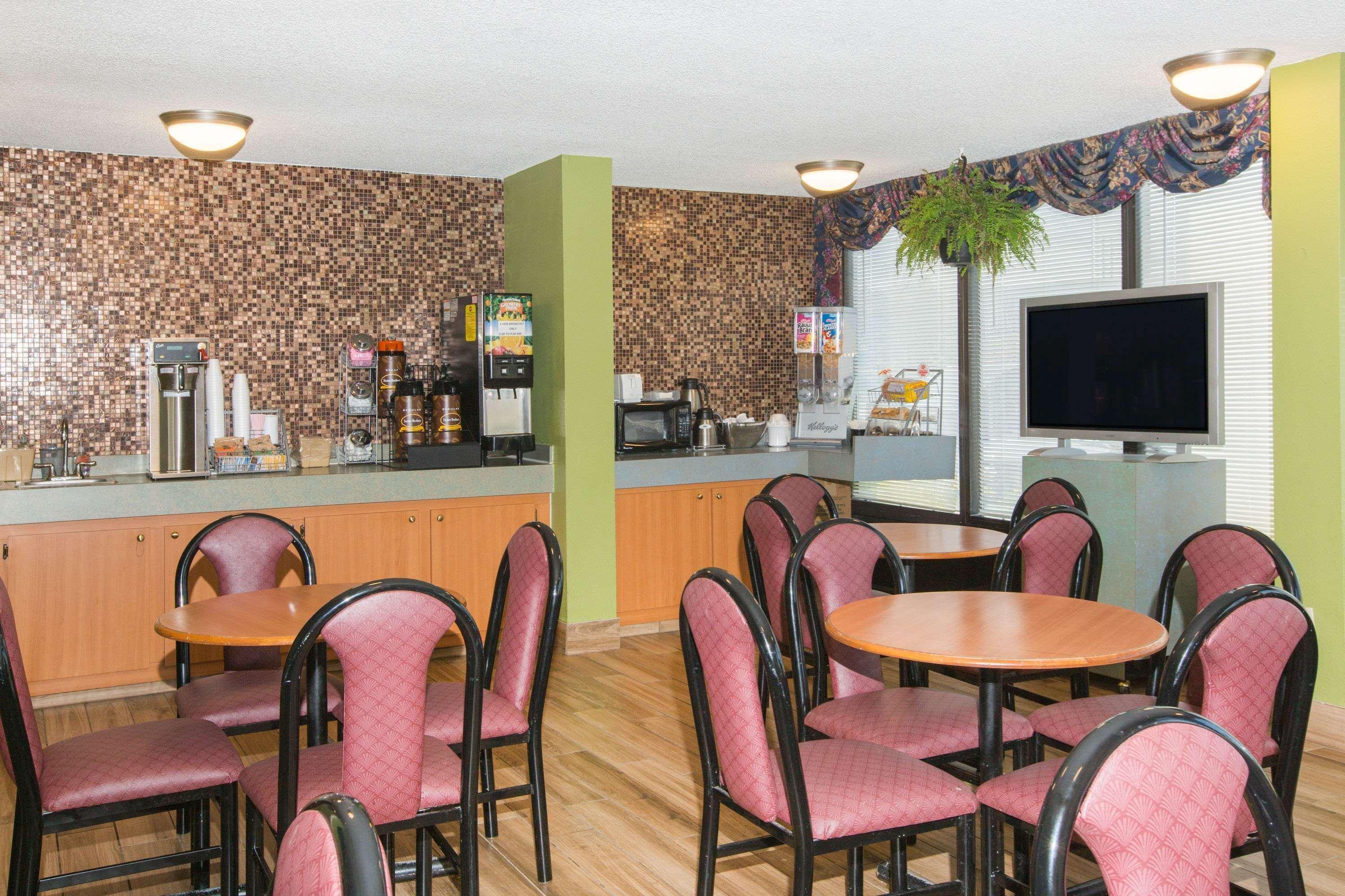 Super 8 By Wyndham Myrtle Beach/Market Common Area Extérieur photo