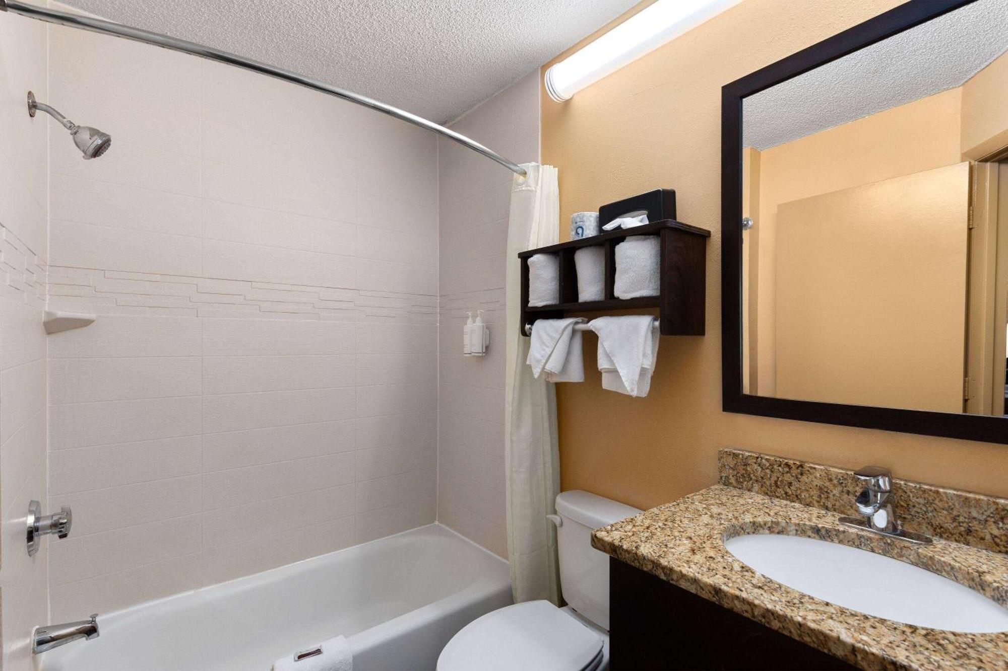 Super 8 By Wyndham Myrtle Beach/Market Common Area Extérieur photo