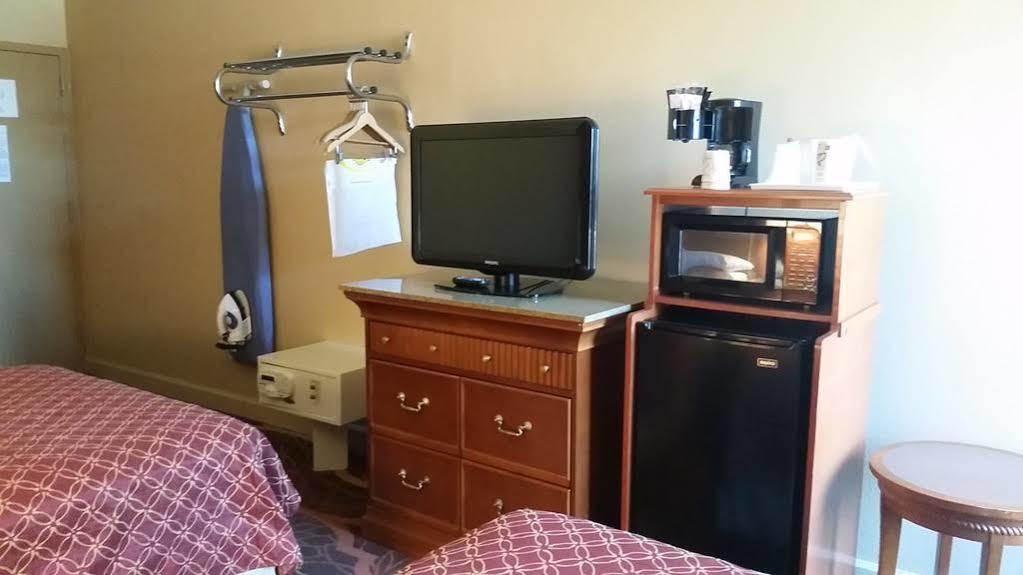 Super 8 By Wyndham Myrtle Beach/Market Common Area Extérieur photo